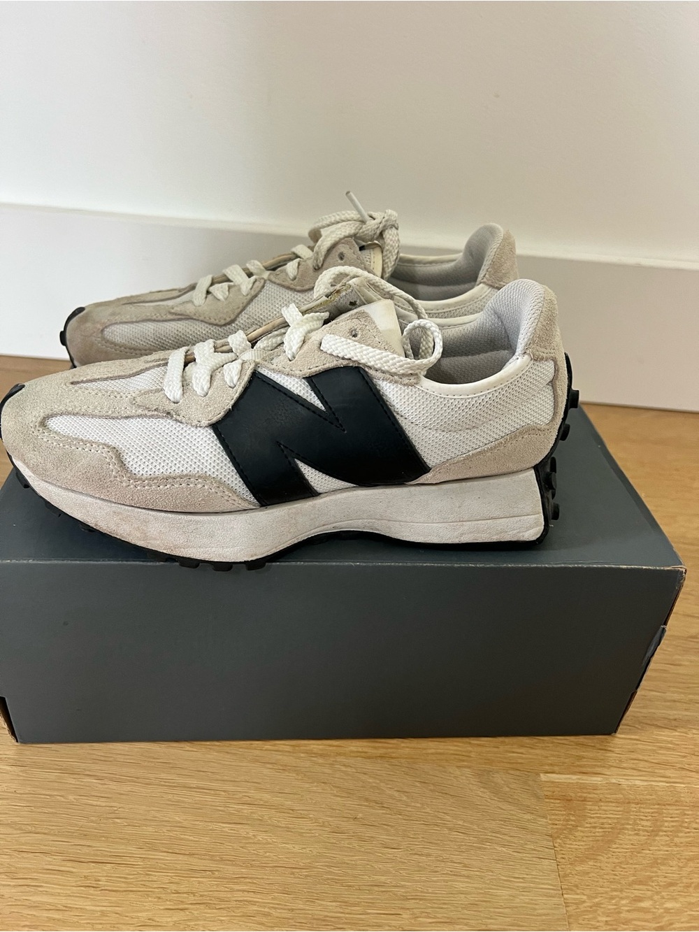 New Balance 327 Sneakers